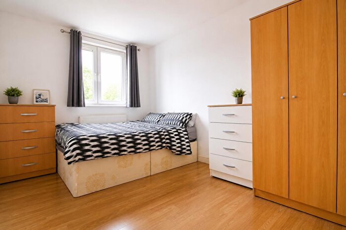 4 Bedroom Flat To Rent In Grove Road, London, E3