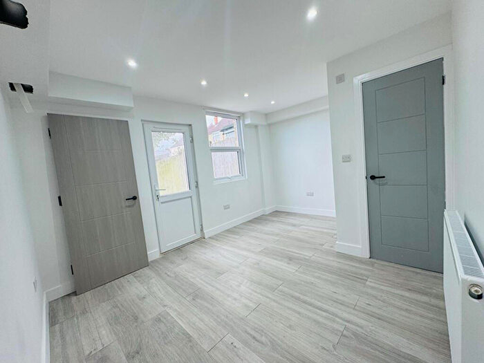 4 Bedroom Terraced House To Rent In King Street, Gillingham, Kent, ME7