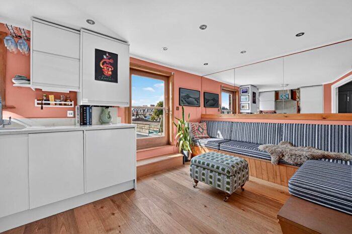 2 Bedroom Flat For Sale In Stroud Green Road, Finsbury Park, N4