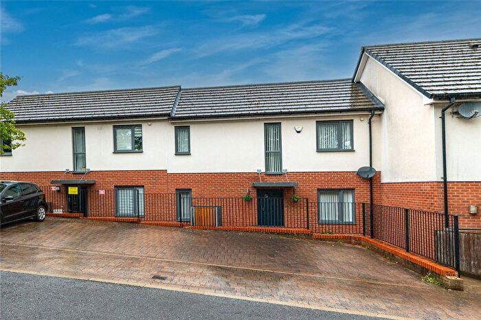 2 Bedroom End Terrace House For Sale In Someries Hill, Luton, Bedfordshire, LU2