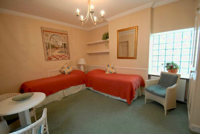 Studio To Rent In Craven Hill Gardens, London, W2