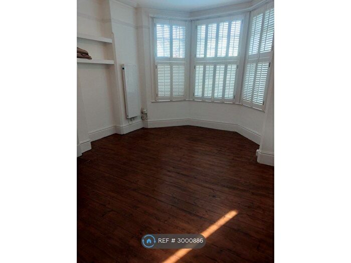 Studio To Rent In Rosebery Road, London, N10