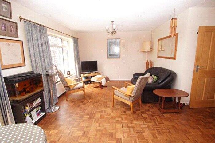 3 Bedroom Terraced House To Rent In Leaholme Gardens, Slough, Berkshire, SL1