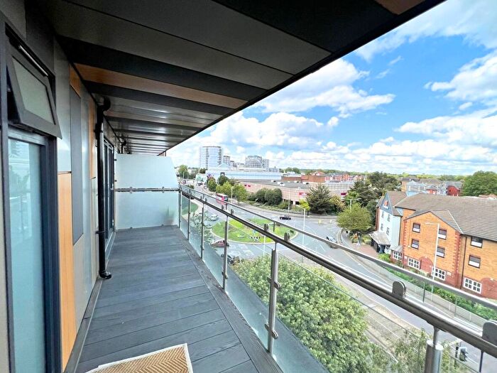 1 Bedroom Flat To Rent In Mercury Gardens, Romford, RM1