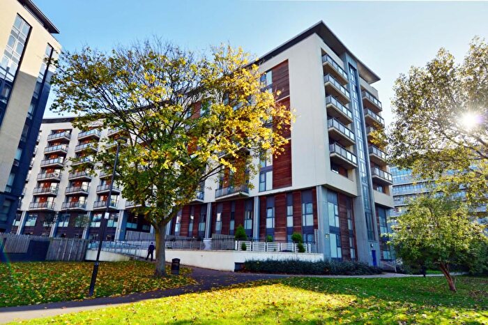 2 Bedroom Flat To Rent In Palmers Road, London, E2