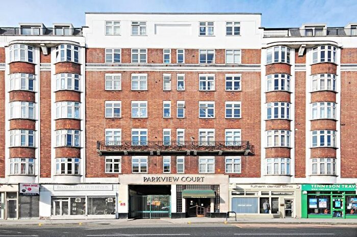 2 Bedroom Flat To Rent In Parkview Court, Fulham, SW6