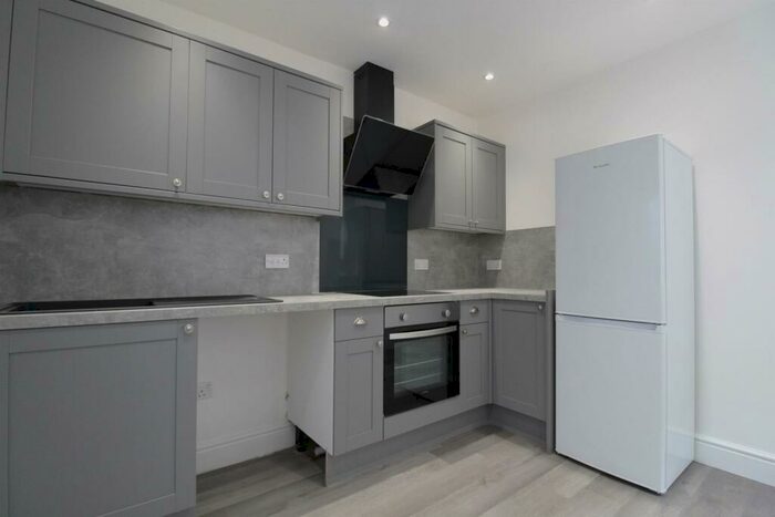 2 Bedroom Apartment To Rent In Hampden Road, Turnpike Lane, N8