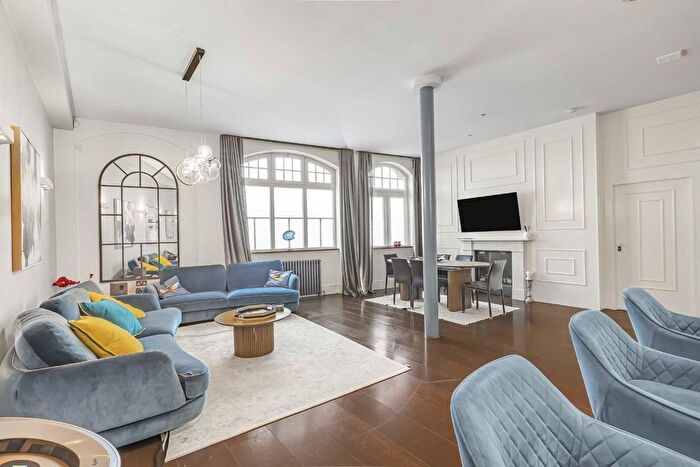 3 Bedroom Flat To Rent In Sheen Road, Richmond, TW9