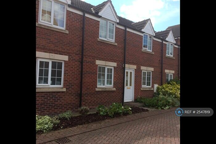 2 Bedroom Flat To Rent In Ironstone Drive, Leeds. New Farnley, LS12