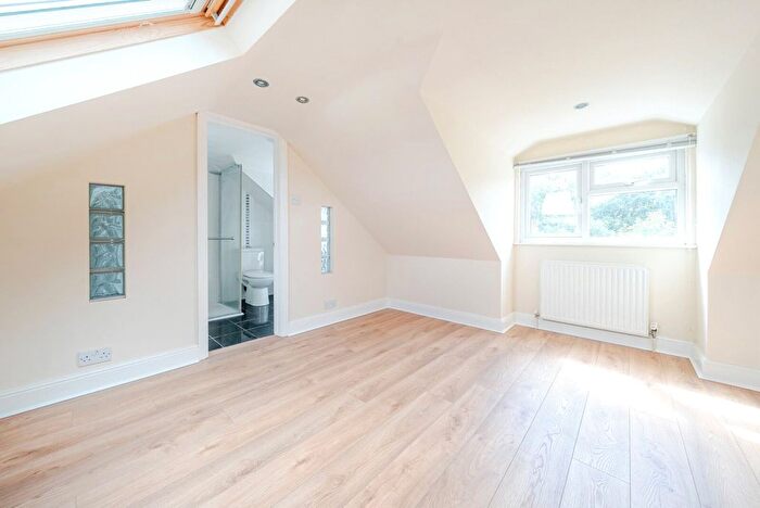 4 Bedroom Semi-Detached House To Rent In Oxford Crescent, New Malden, KT3