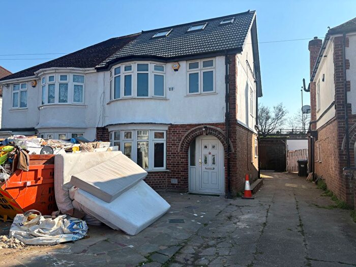 4 Bedroom Semi Detached House To Rent In Durham Avenue, Hounslow, TW5