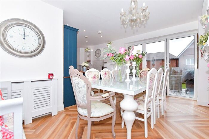 4 Bedroom Detached House For Sale In Mason Lane, Rochester, Kent, ME1