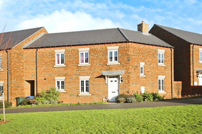 3 Bedroom End Of Terrace House For Sale In Blackwell Drive, Banbury, Oxfordshire, OX16