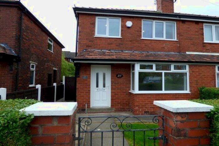 3 Bedroom Property To Rent In Windermere Drive, Bury, BL9
