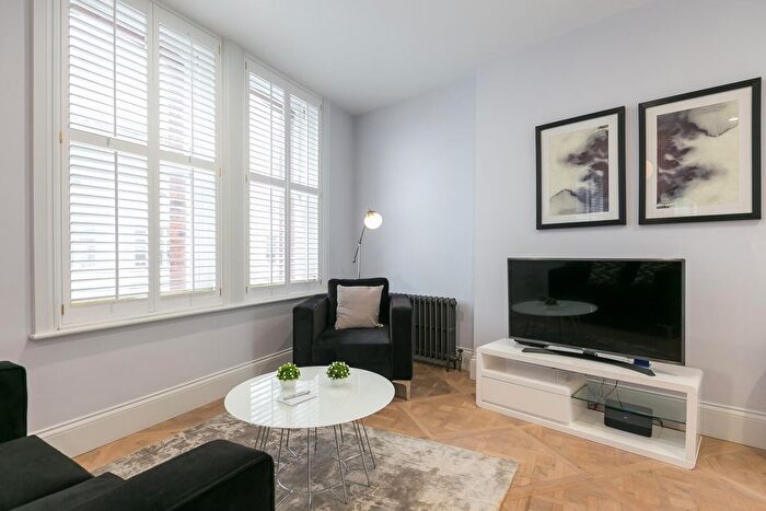 1 Bedroom Flat To Rent In Shaftesbury Avenue, London, W1D