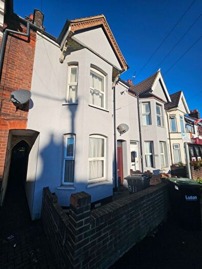 3 Bedroom Terraced House To Rent In Hitchin Road, Luton, LU2