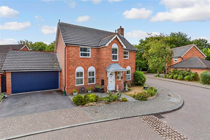 4 Bedroom Detached House For Sale In Crabtree Close, Kings Hill, West Malling, Kent, ME19