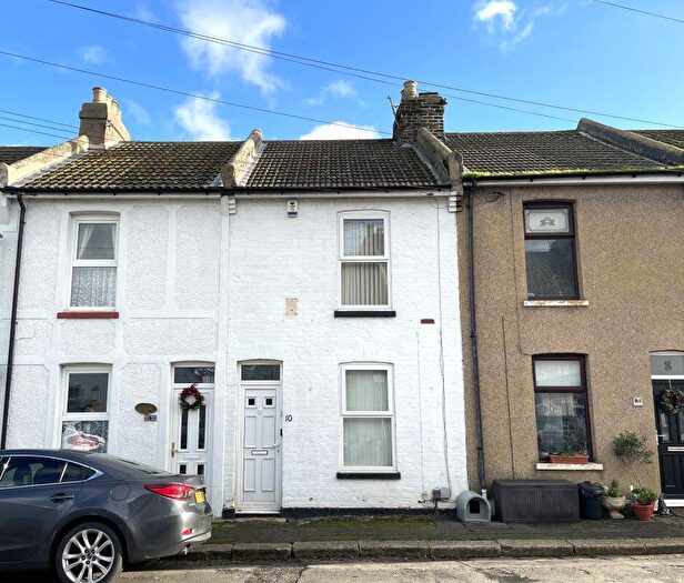 3 Bedroom Terraced House For Sale In Albert Road, Gillingham, ME7