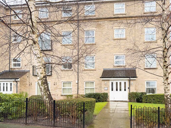2 Bedroom Apartment For Sale In Freeman Court, Bailiff Bridge, HD6