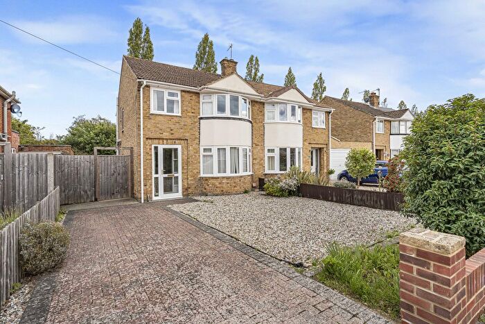 3 Bedroom Semi-Detached House For Sale In Cromwell Way, Kidlington, OX5