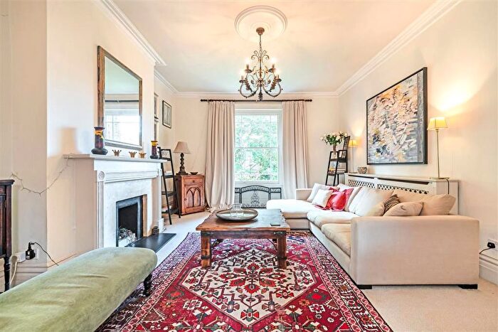 2 Bedroom Flat To Rent In Edith Grove, Chelsea, SW10