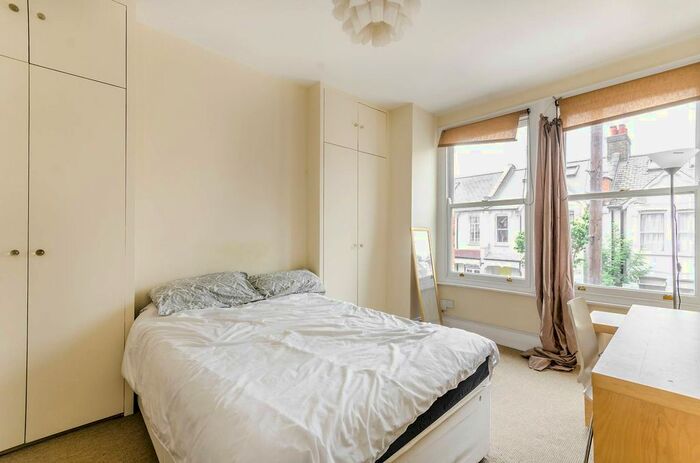 3 Bedroom Maisonette To Rent In Ormiston Grove, Shepherd's Bush, London, W12