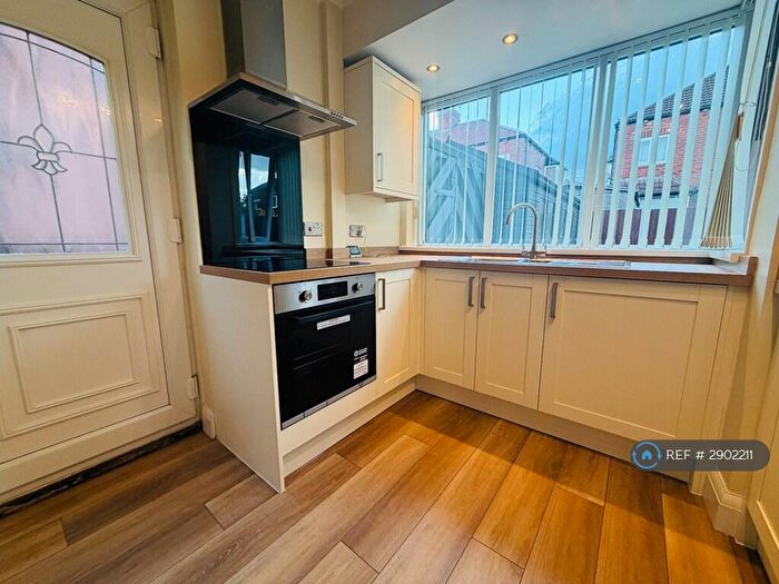3 Bedroom Semi-Detached House To Rent In Grange Park Terrace, Leeds, LS8