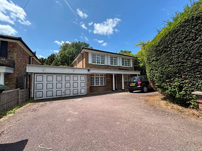 5 Bedroom Detached House For Sale In The Common, Stanmore, HA7