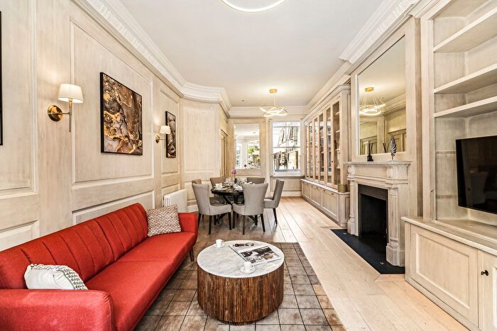 3 Bedroom Flat To Rent In Rosary Gardens, South Kensington, SW7