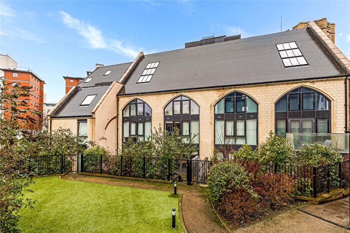 3 Bedroom Flat To Rent In High Street, Brentford, TW8