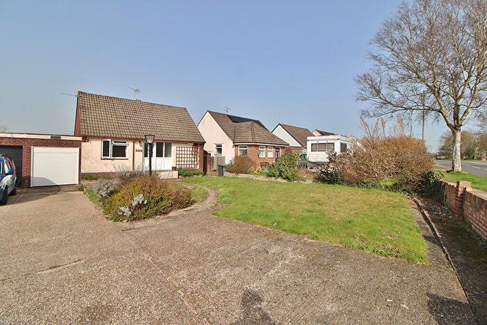 3 Bedroom Detached House For Sale In Hazleton Way, Cowplain, PO8