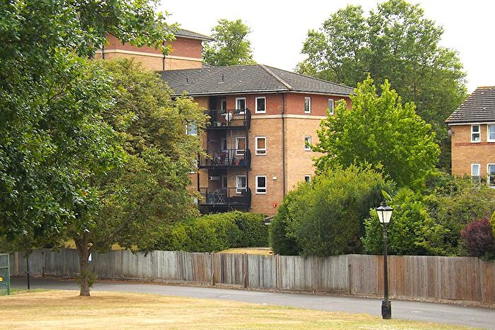 2 Bedroom Flat For Sale In Martock Gardens, Friern Barnet, London, N11