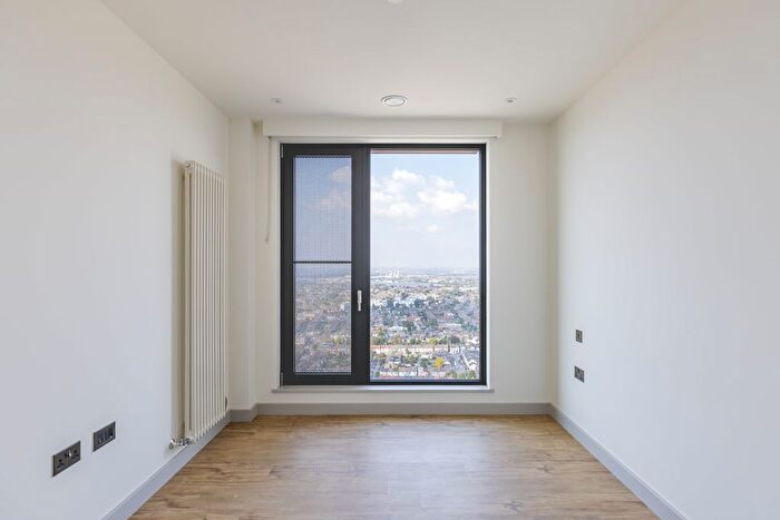 2 Bedroom Flat To Rent In The Eades, Selborne Road, London, E17