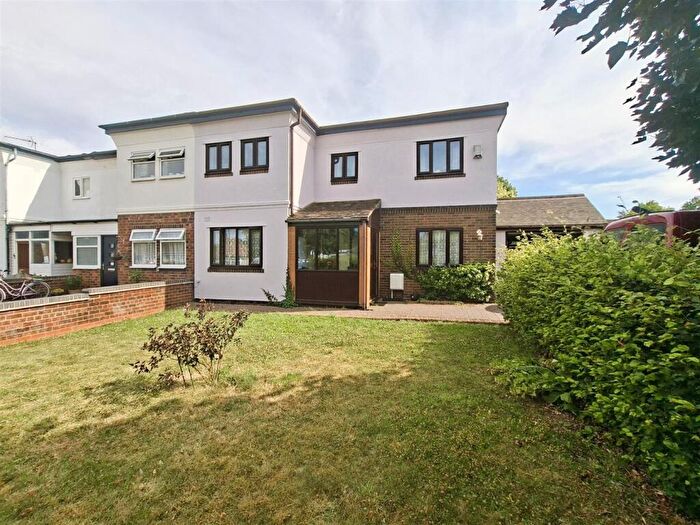 3 Bedroom End Of Terrace House For Sale In Common Lane, Sheldon, Birmingham, B26