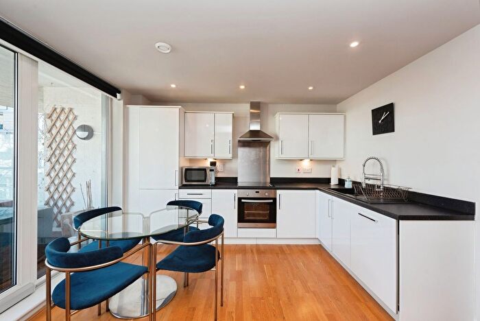 2 Bedroom Flat To Rent In Burgoyne House, Ealing Road, Brentford, TW8