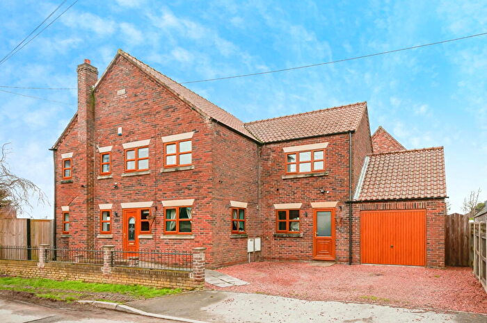 4 Bedroom Detached House For Sale In South Street, Barmby-on-the-Marsh, DN14