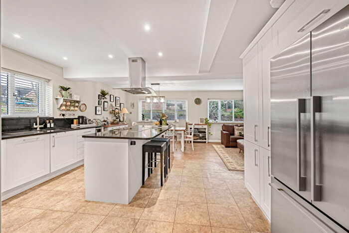4 Bedroom Detached House For Sale In Olivers Paddock, Marlow, SL7