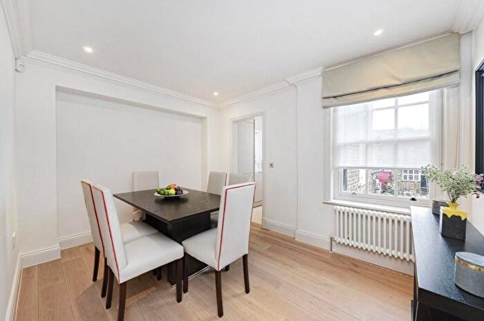 3 Bedroom Flat To Rent In Gloucester Place, Marylebone, London, W1U