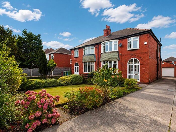 3 Bedroom Semi Detached House For Sale In Broadway, Chadderton, Oldham, OL9