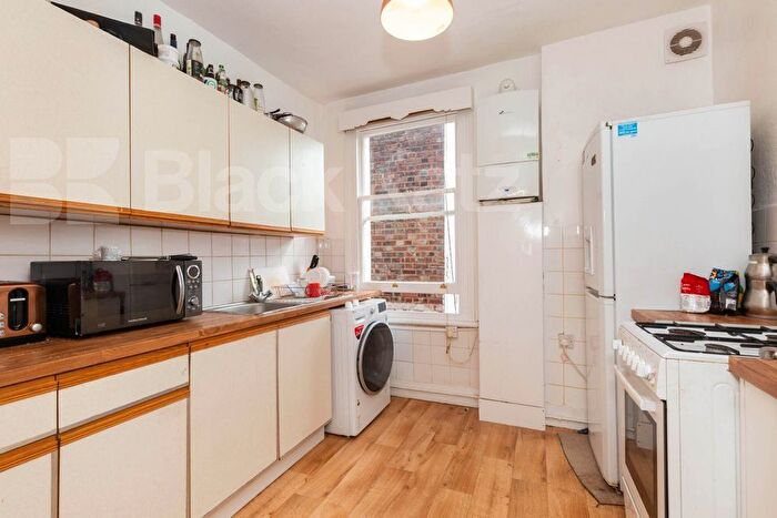 3 Bedroom Flat To Rent In Wwilloughby Road, Turnpike Lane, N8