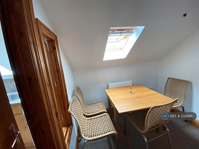 2 Bedroom Flat To Rent In Pantygwydr Road, Uplands, Swansea, SA2