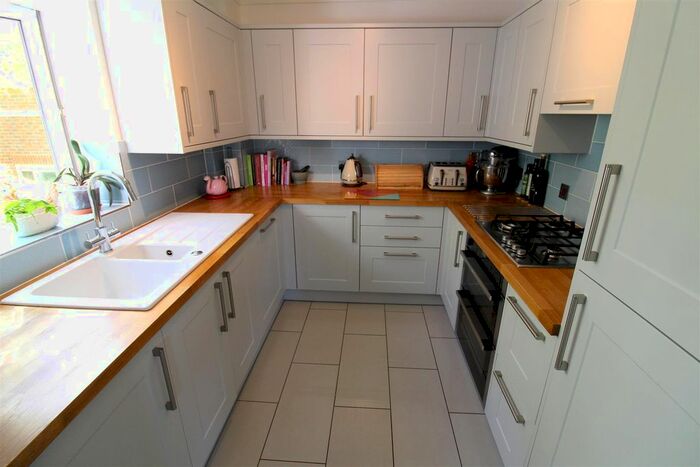 2 Bedroom Flat To Rent In Patrick Road, Caversham, Reading, RG4