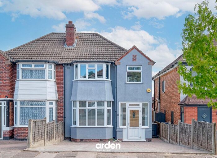 3 Bedroom Semi-Detached House For Sale In Farren Road, Birmingham, B31