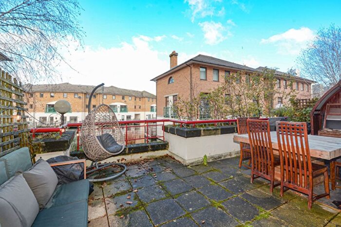 2 Bedroom Flat For Sale In Finland Street, London, SE16