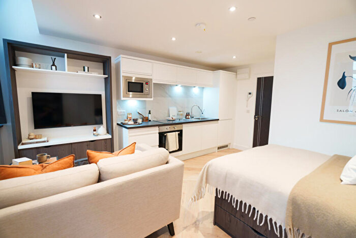 Apartment To Rent In Apt, Churchill House Residence #, LG07