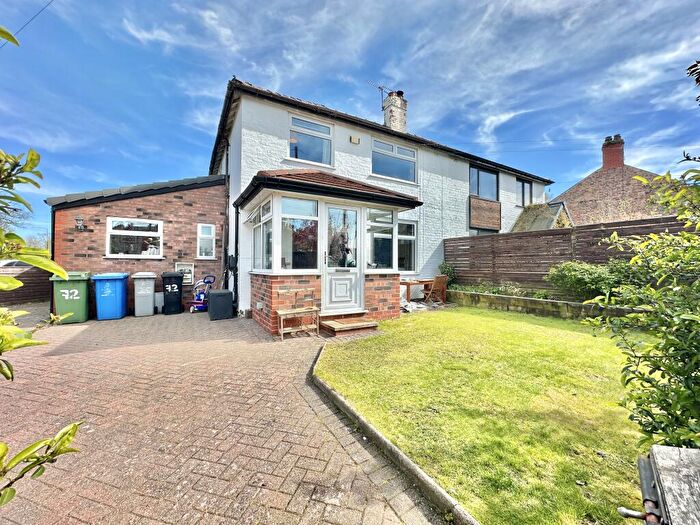 3 Bedroom Semi Detached House For Sale In Green Lane, Sale, Ashton Upon Mersey, Trafford, M33