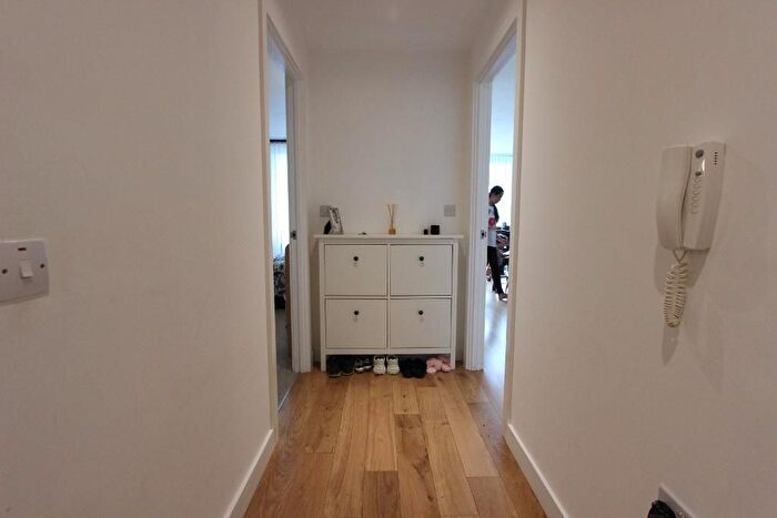 1 Bedroom Flat To Rent In Vantage Building, Station Approach, Hayes, London, UB3
