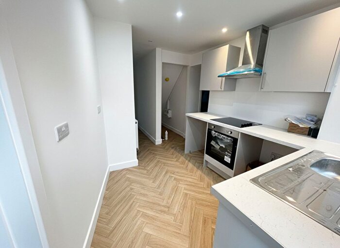 3 Bedroom Flat To Rent In Charter Avenue, Coventry, CV4