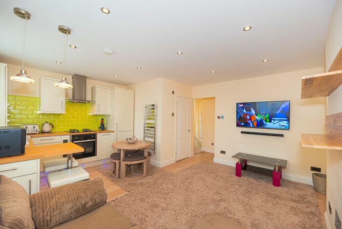 1 Bedroom Flat To Rent In Streatham High Road, London, SW16