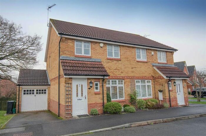 3 Bedroom Semi-Detached House To Rent In Tunbridge Way, Emersons Green, Bristol, BS16